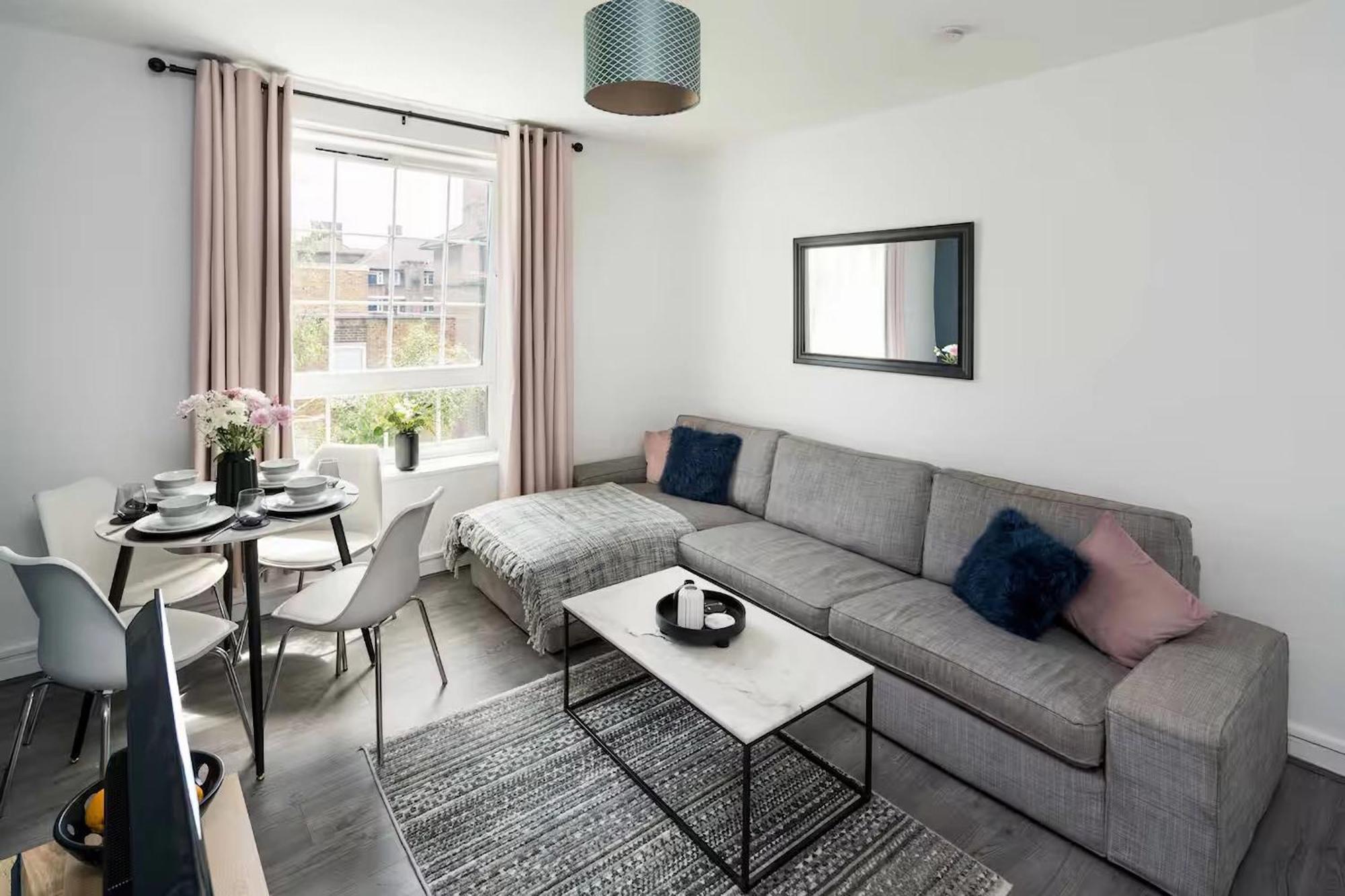 Stylish 2br - Bridge - Tourist Spot Apartment